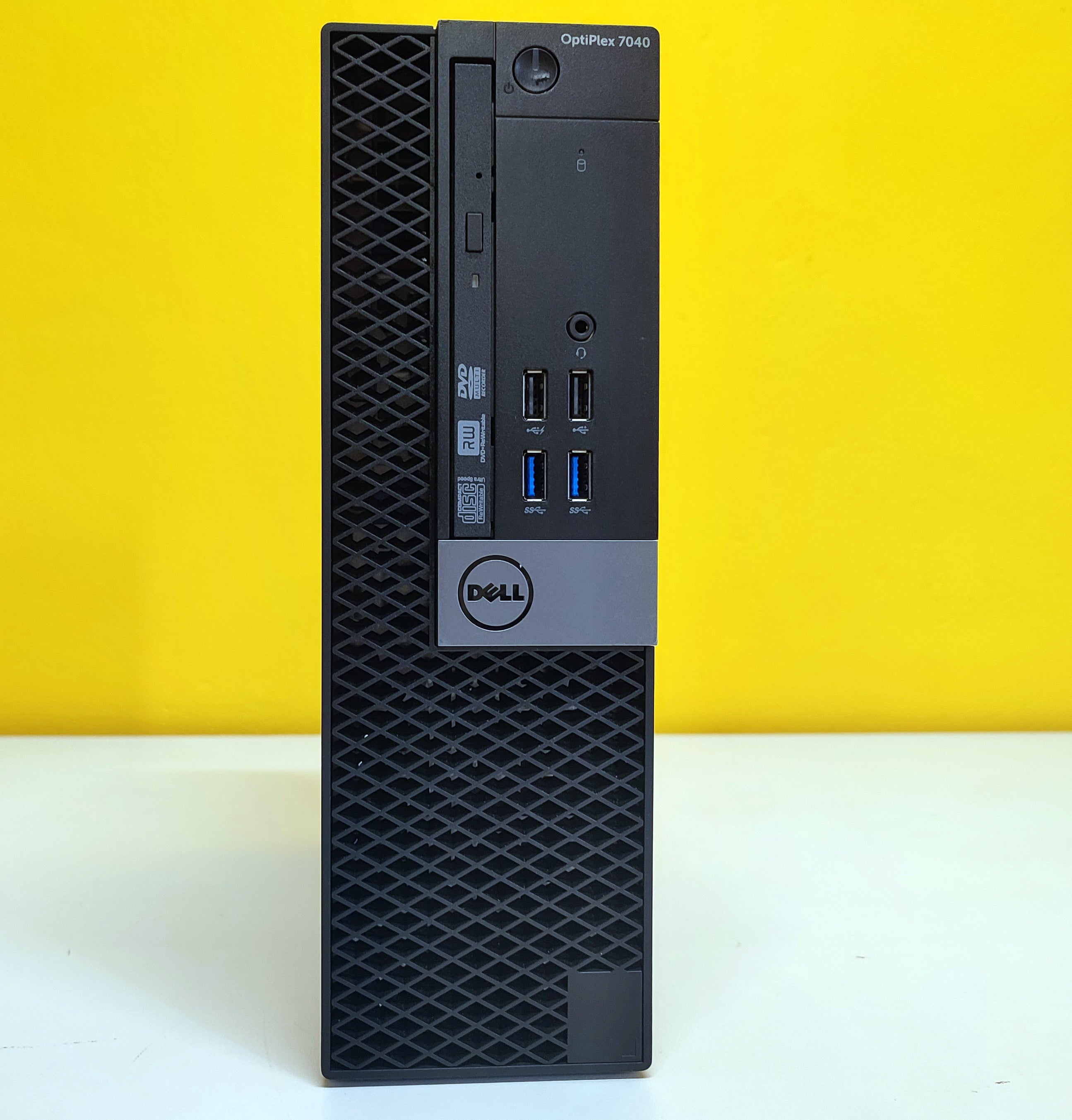 DELL OptiPlex 7040 SFF | Intel Core i7-6700T 2.8 Ghz | Ram 8Gb | SSD 256Gb | HDMI Windows 10 Pro Il PC compatto ed elegante per una postazione potente ed affidabile DELL OptiPlex 7040 SFF | Intel Core i7-6700T 2.8 Ghz | Ram 8Gb | SSD 256Gb | HDMI Windows 10 Pro Il PC compatto ed elegante per una postazione potente ed affidabile